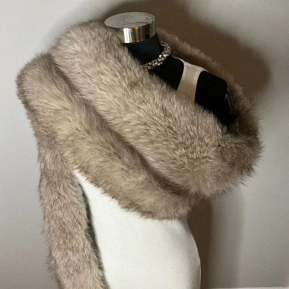 **STUNNING Real Fox Fur Wrap** - Picture 1 of 7